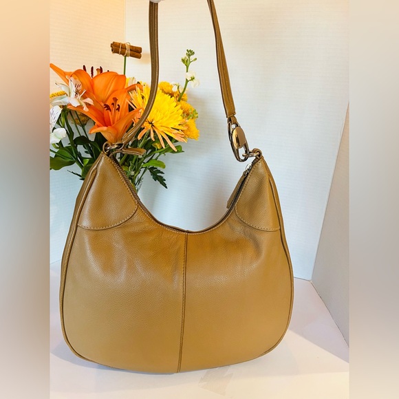 APOSTROPHE Hobo Bag Purse Classic Faux Vegan Leather w Silver Hardware in Camel - Picture 12 of 12